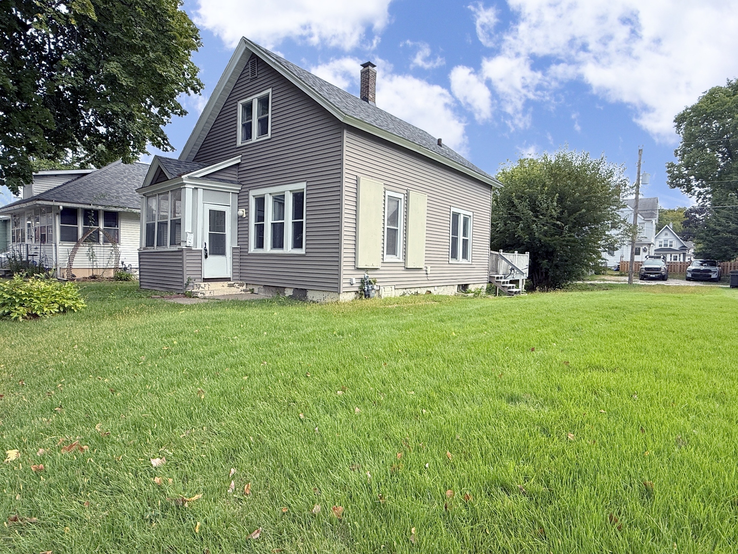 1125 37th Street Property Photo 2