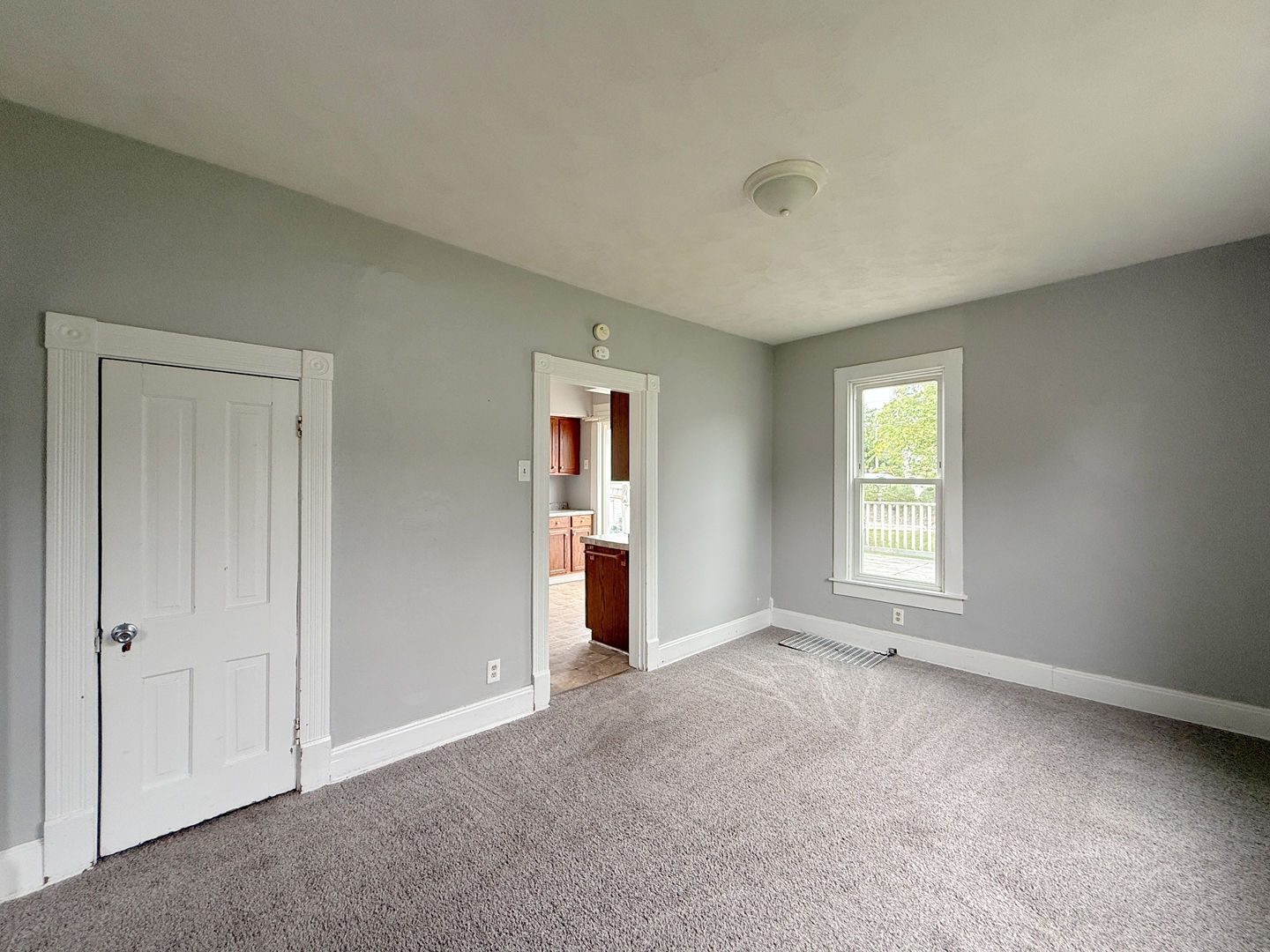 1125 37th Street Property Photo 8