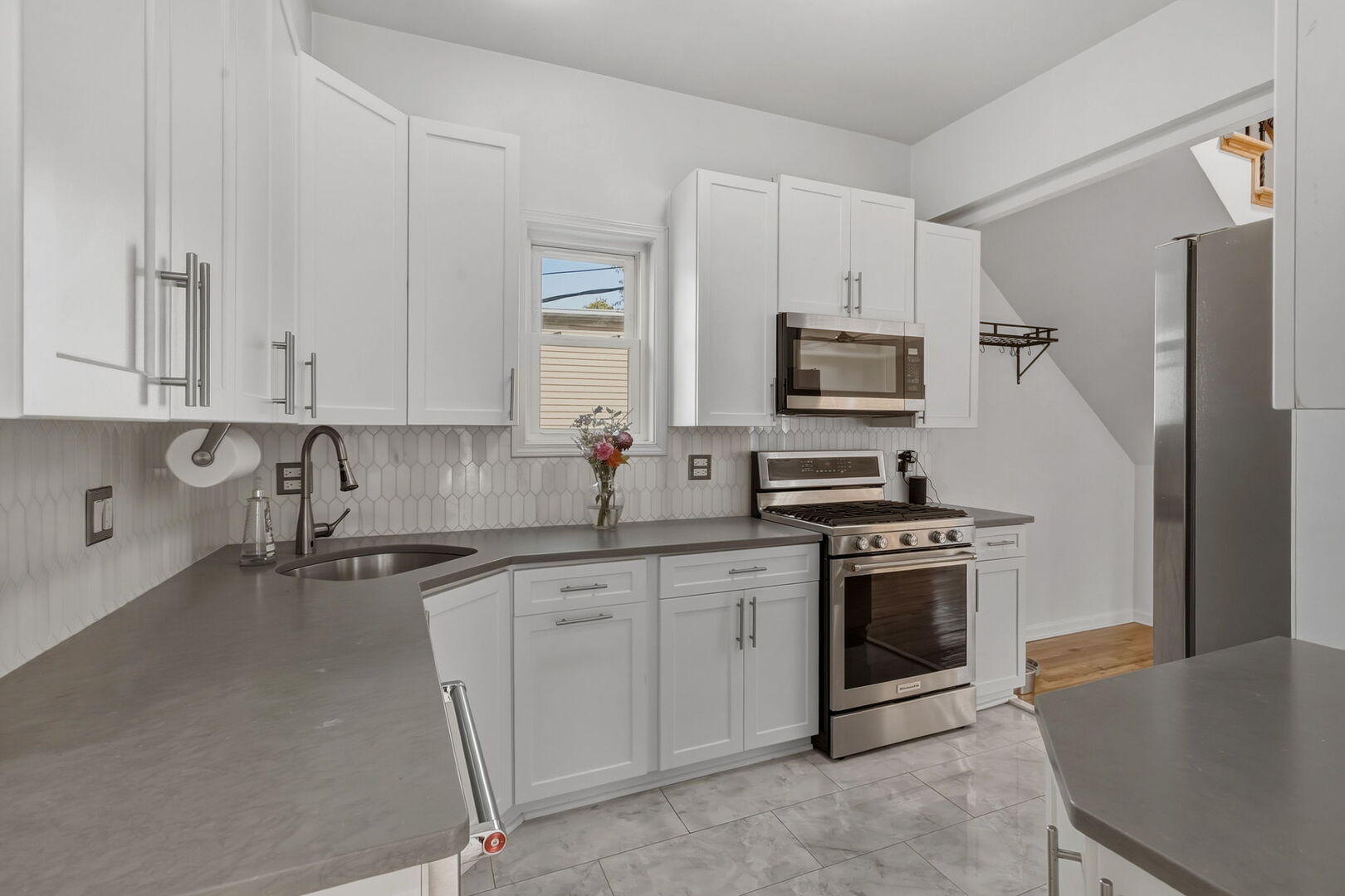 4042 N Kolmar Avenue Property Photo 9