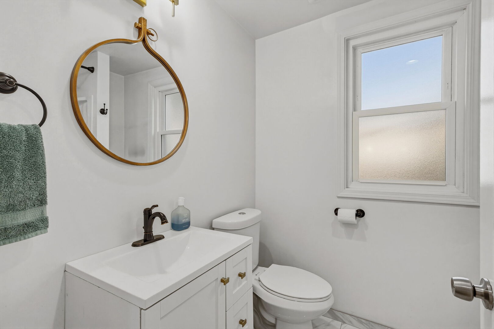 4042 N Kolmar Avenue Property Photo 11