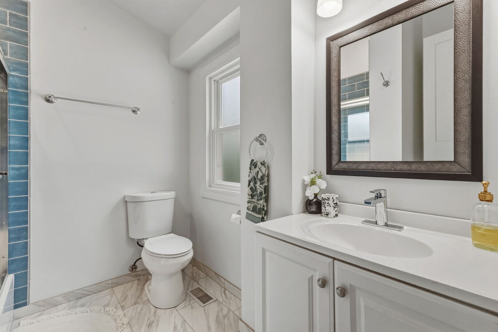 4042 N Kolmar Avenue Property Photo 25