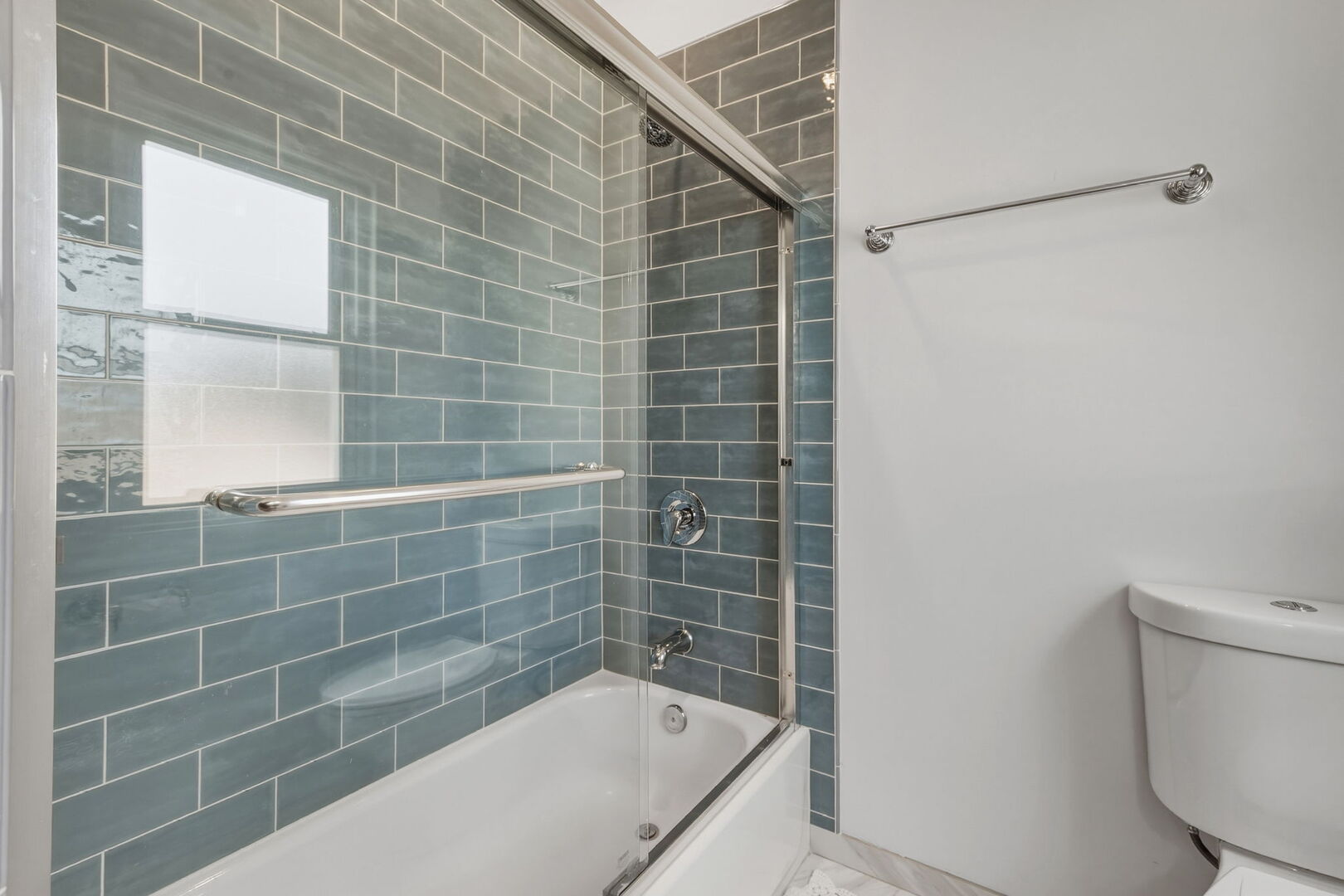 4042 N Kolmar Avenue Property Photo 26