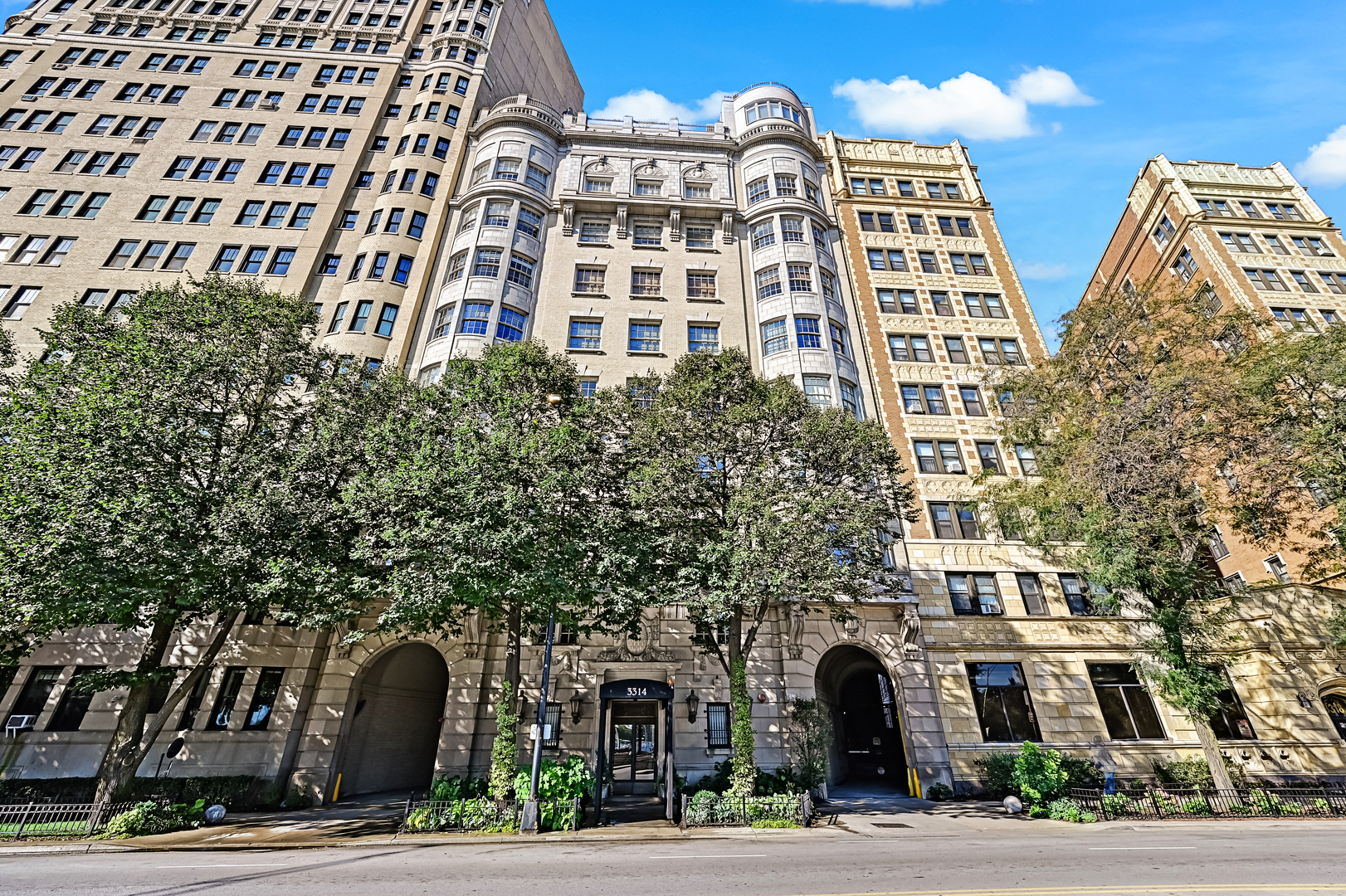 3314 N Lake Shore Drive 9d Property Photo 1