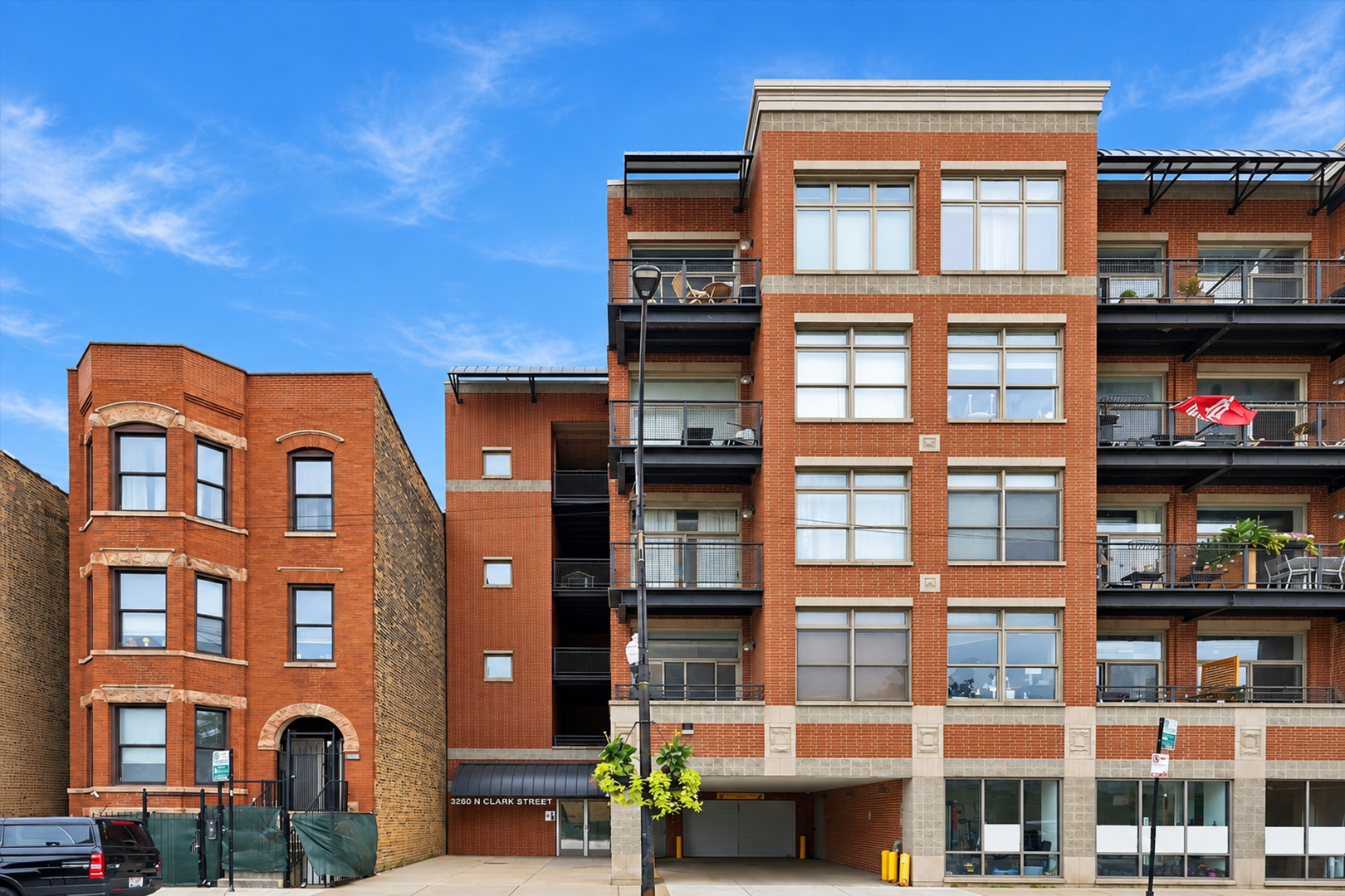 3260 N Clark Street 304 Property Photo 1