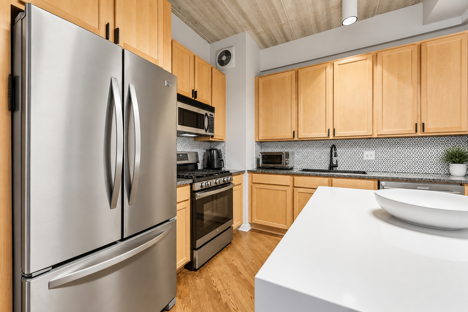 3260 N Clark Street 304 Property Photo 4