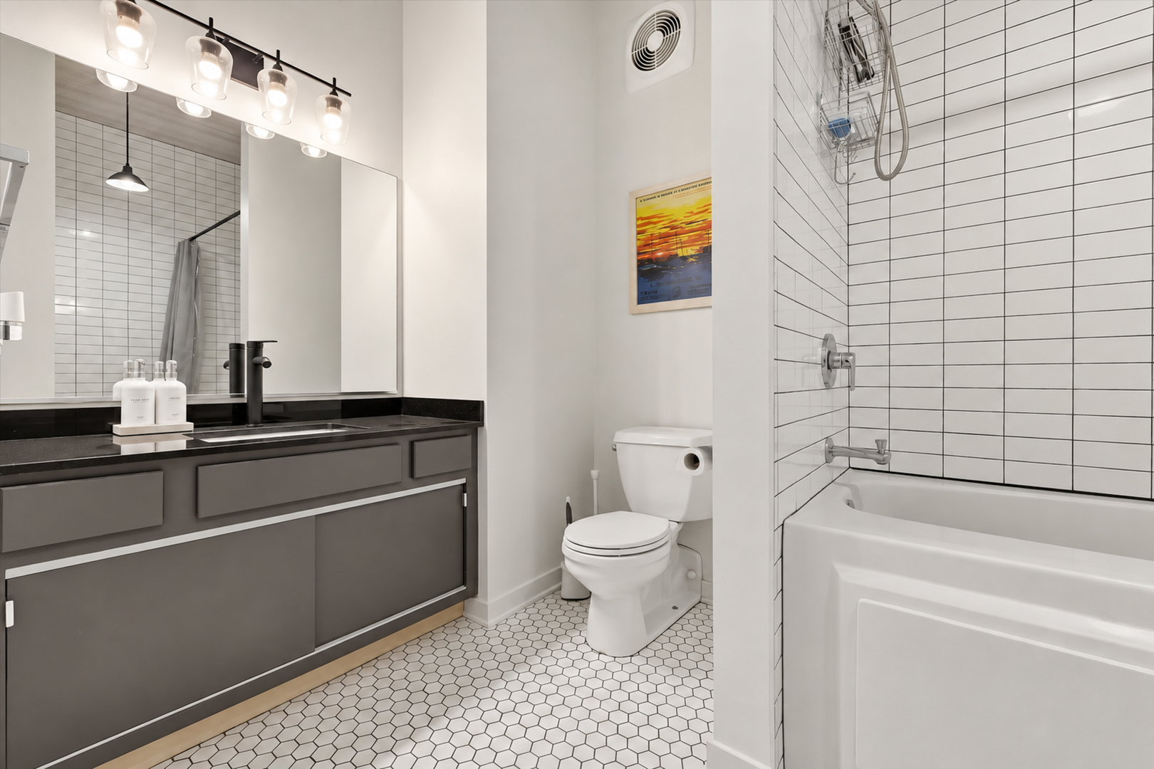 3260 N Clark Street 304 Property Photo 23