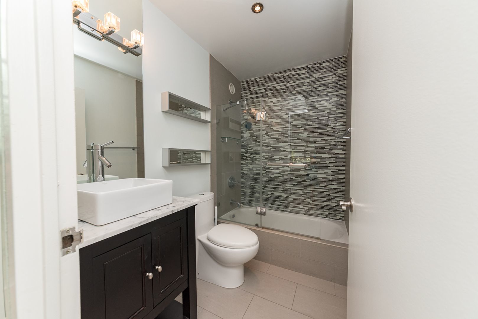 211 E Ohio Street 618 Property Photo 9