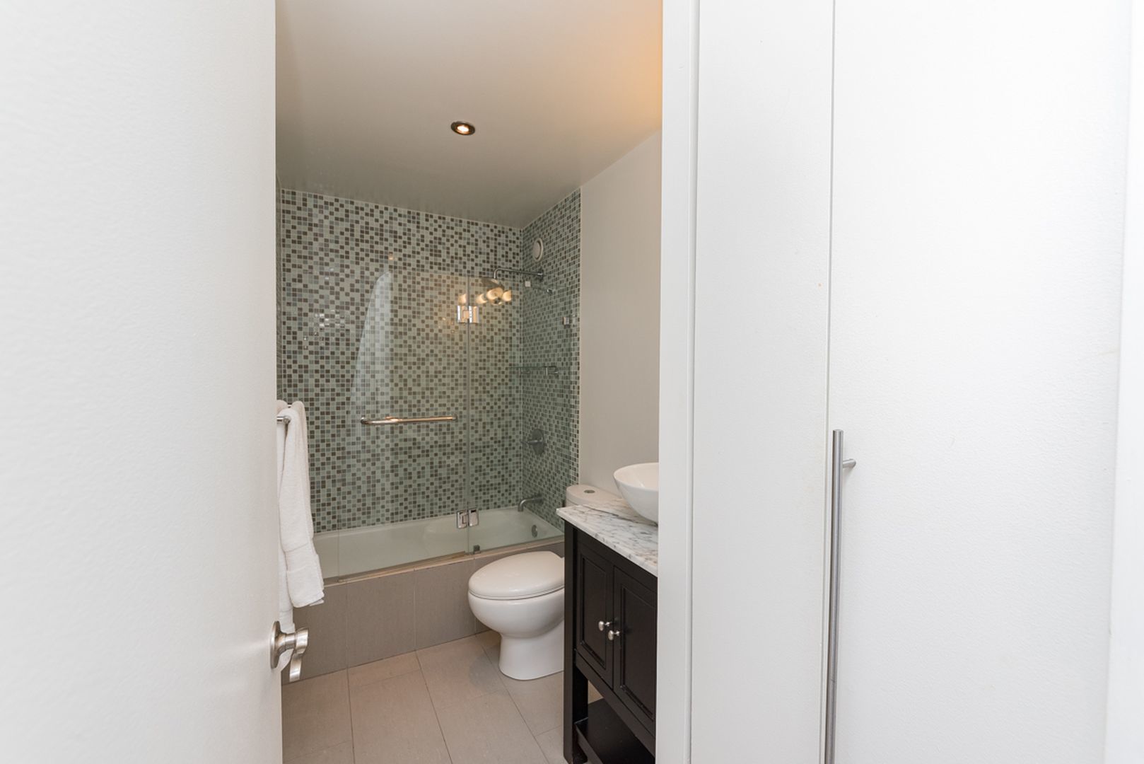 211 E Ohio Street 618 Property Photo 13
