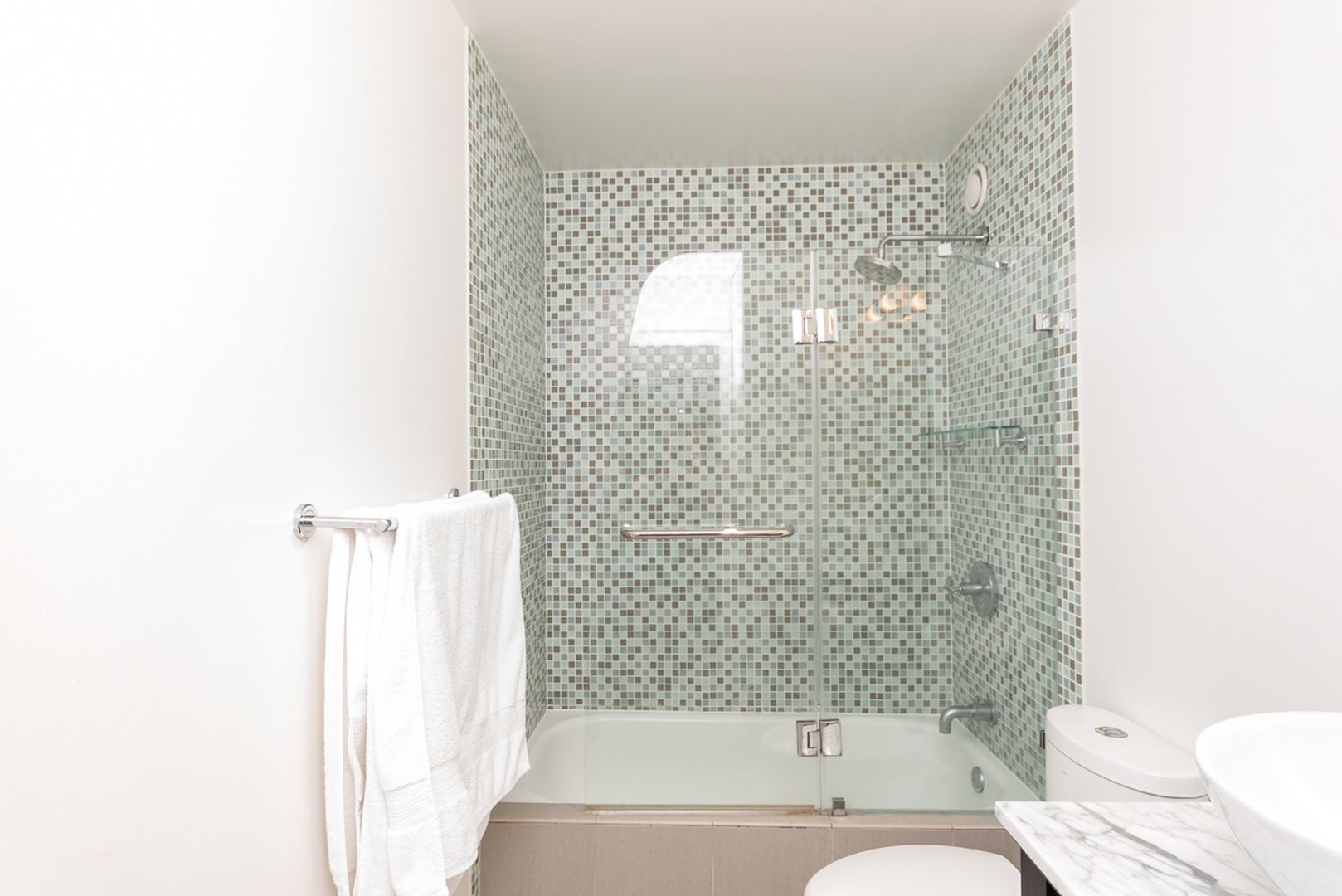 211 E Ohio Street 618 Property Photo 15
