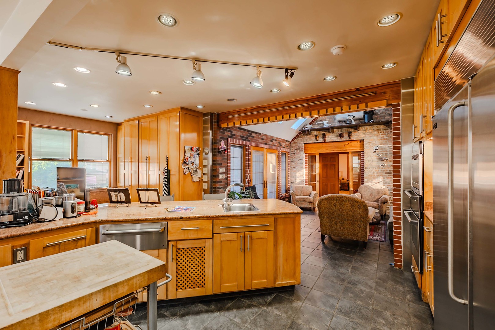 2426 Oak Park Avenue Property Photo 8
