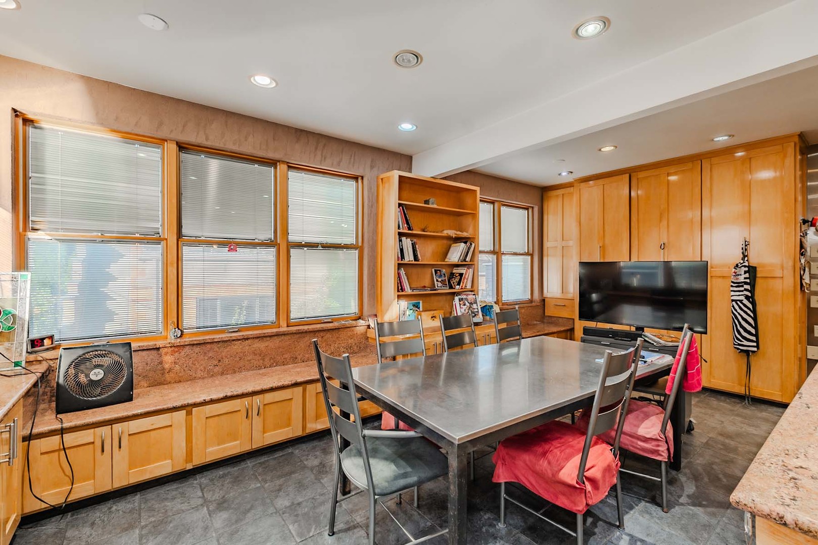 2426 Oak Park Avenue Property Photo 13