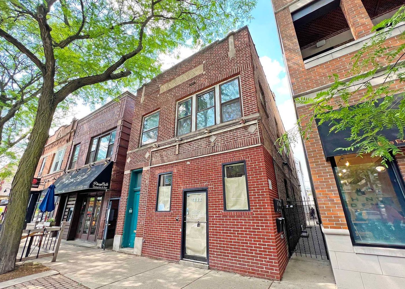 2112 W Roscoe Street 2r Property Photo 1