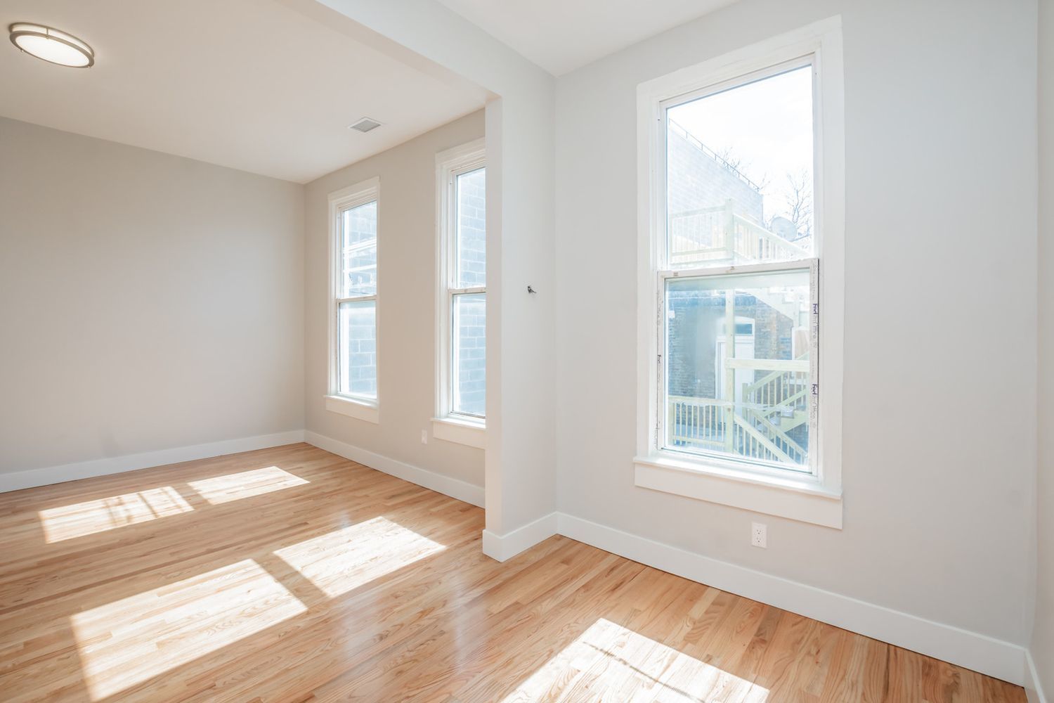 2112 W Roscoe Street 2r Property Photo 4