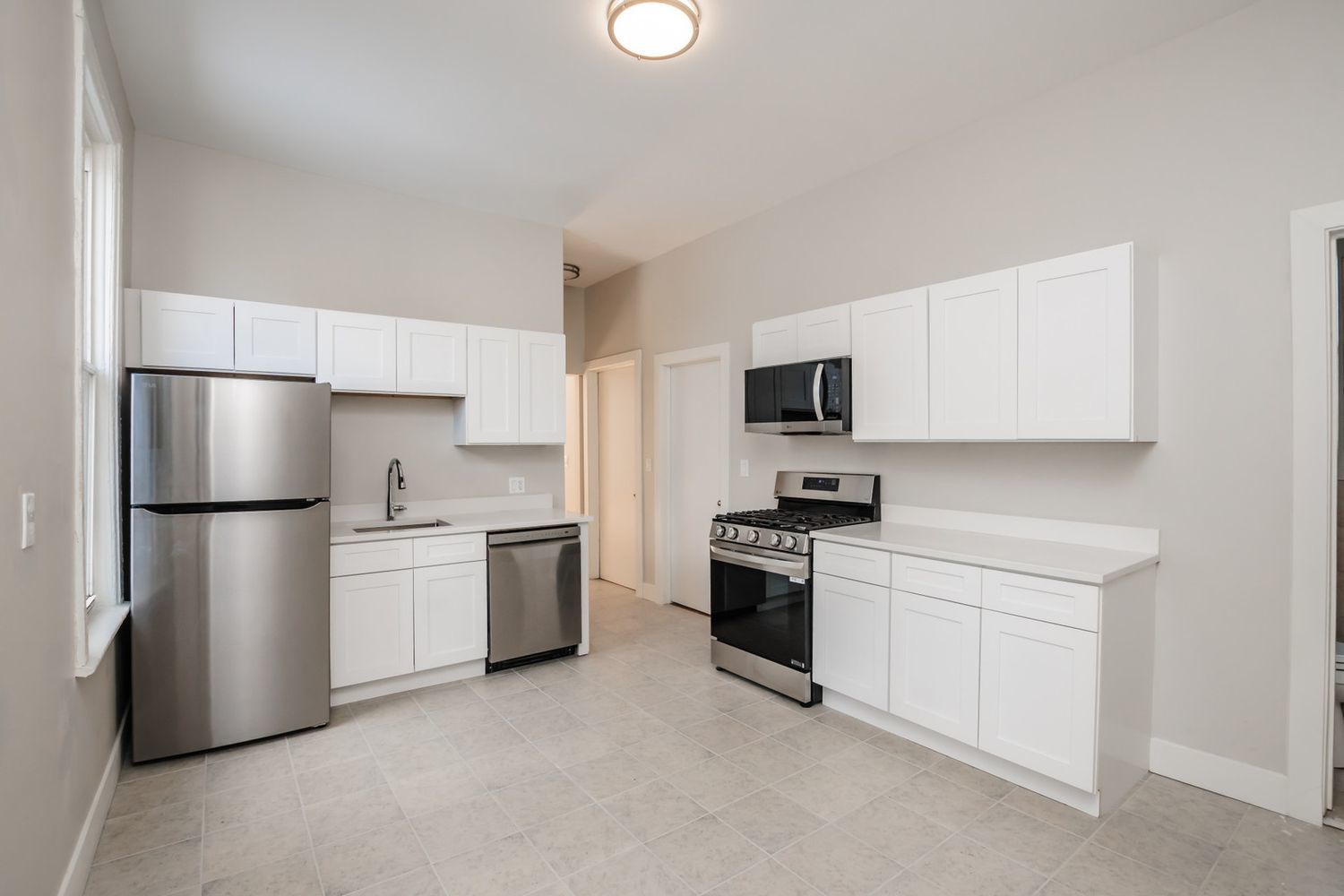 2112 W Roscoe Street 2r Property Photo 6