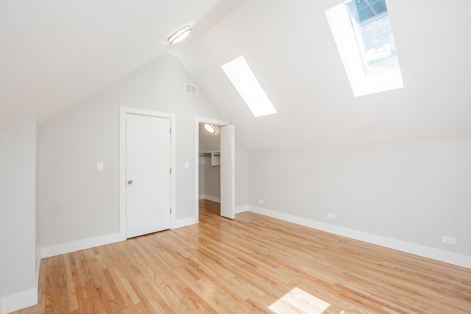 2112 W Roscoe Street 2r Property Photo 8