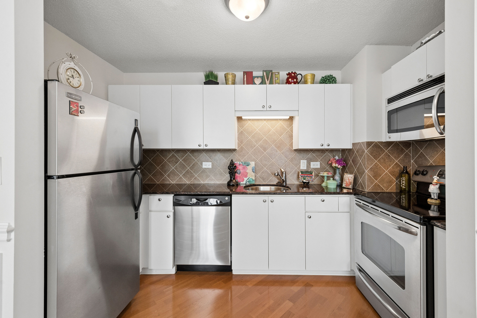 2 E Erie Street 3310 Property Photo 13