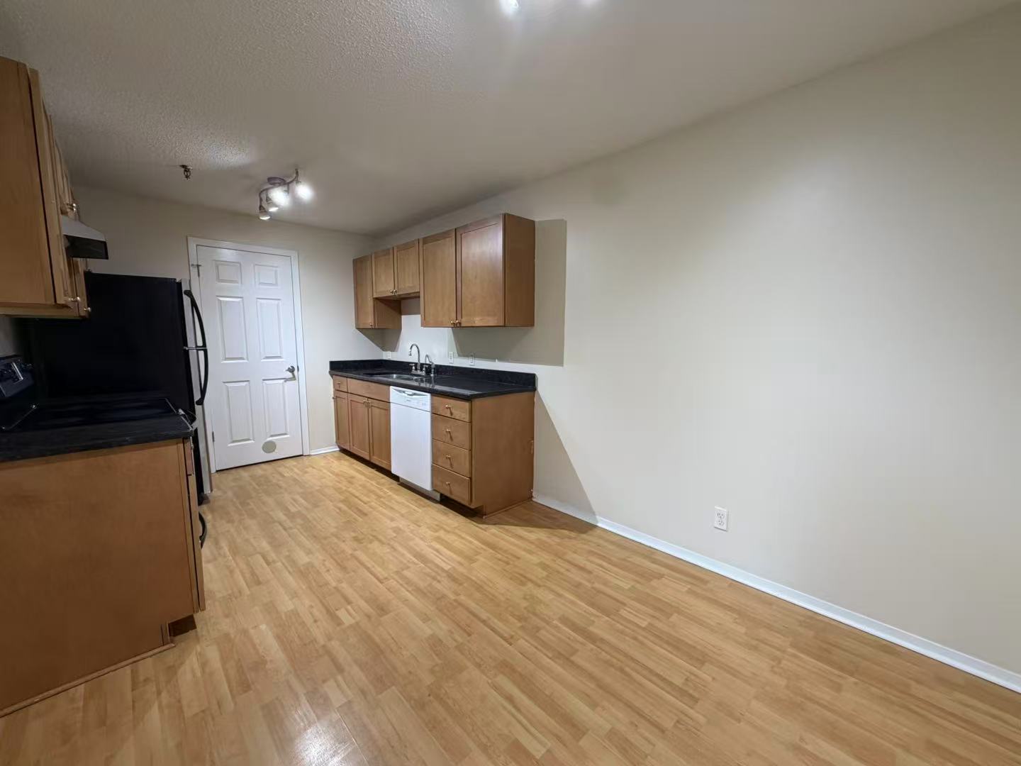 1330 Brook Street F Property Photo 3