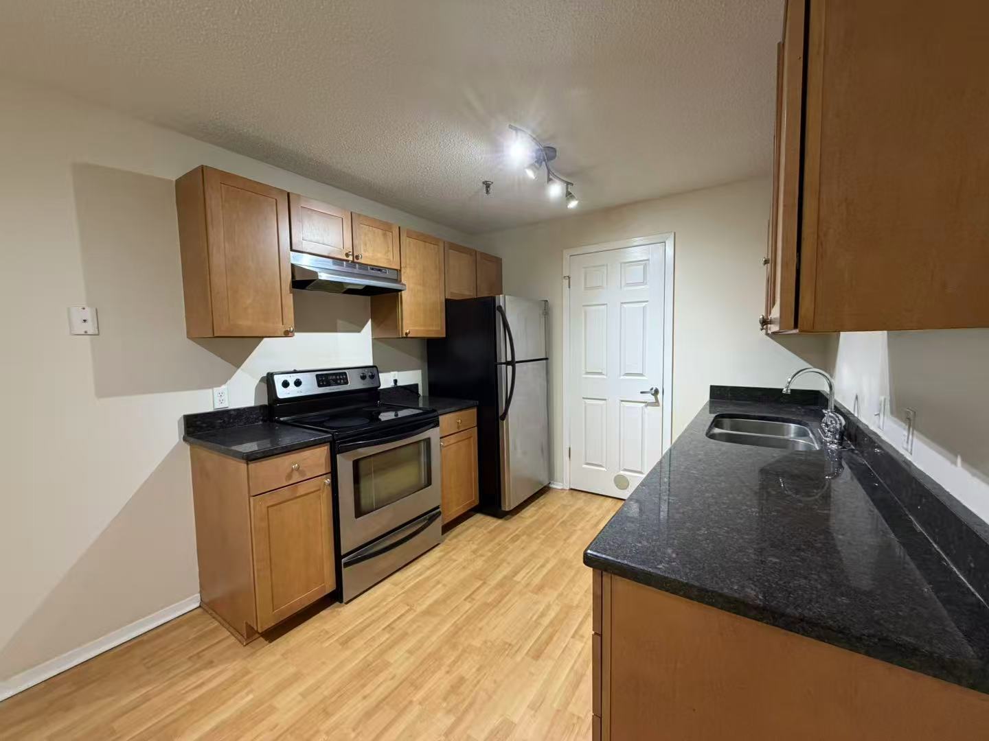 1330 Brook Street F Property Photo 5