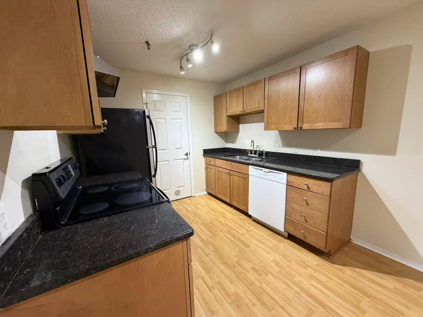 1330 Brook Street F Property Photo 6