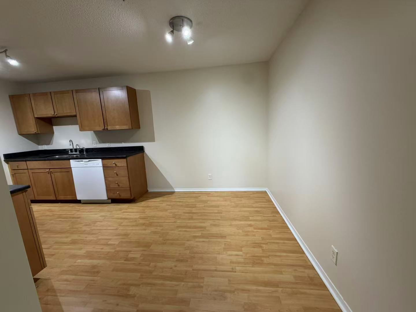 1330 Brook Street F Property Photo 7