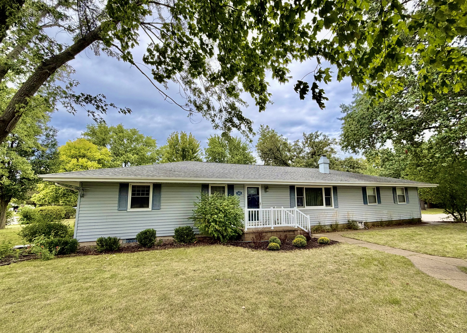 1009 College Street Property Photo 1