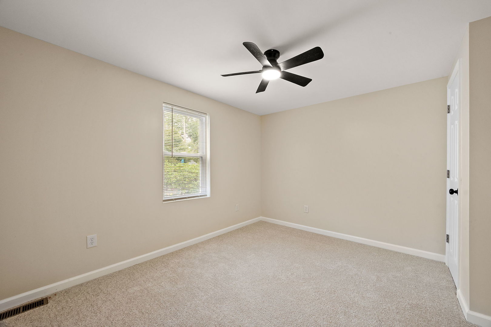53 Seward Lane Property Photo 11