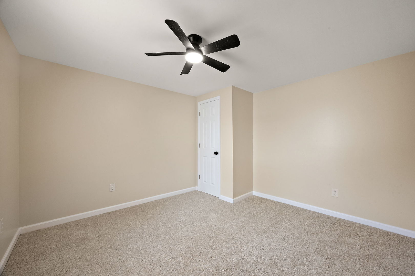 53 Seward Lane Property Photo 13