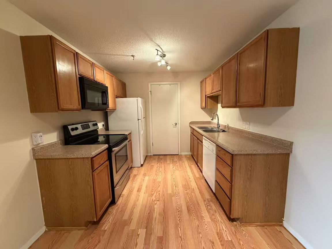 1320 Brook Street H Property Photo 8