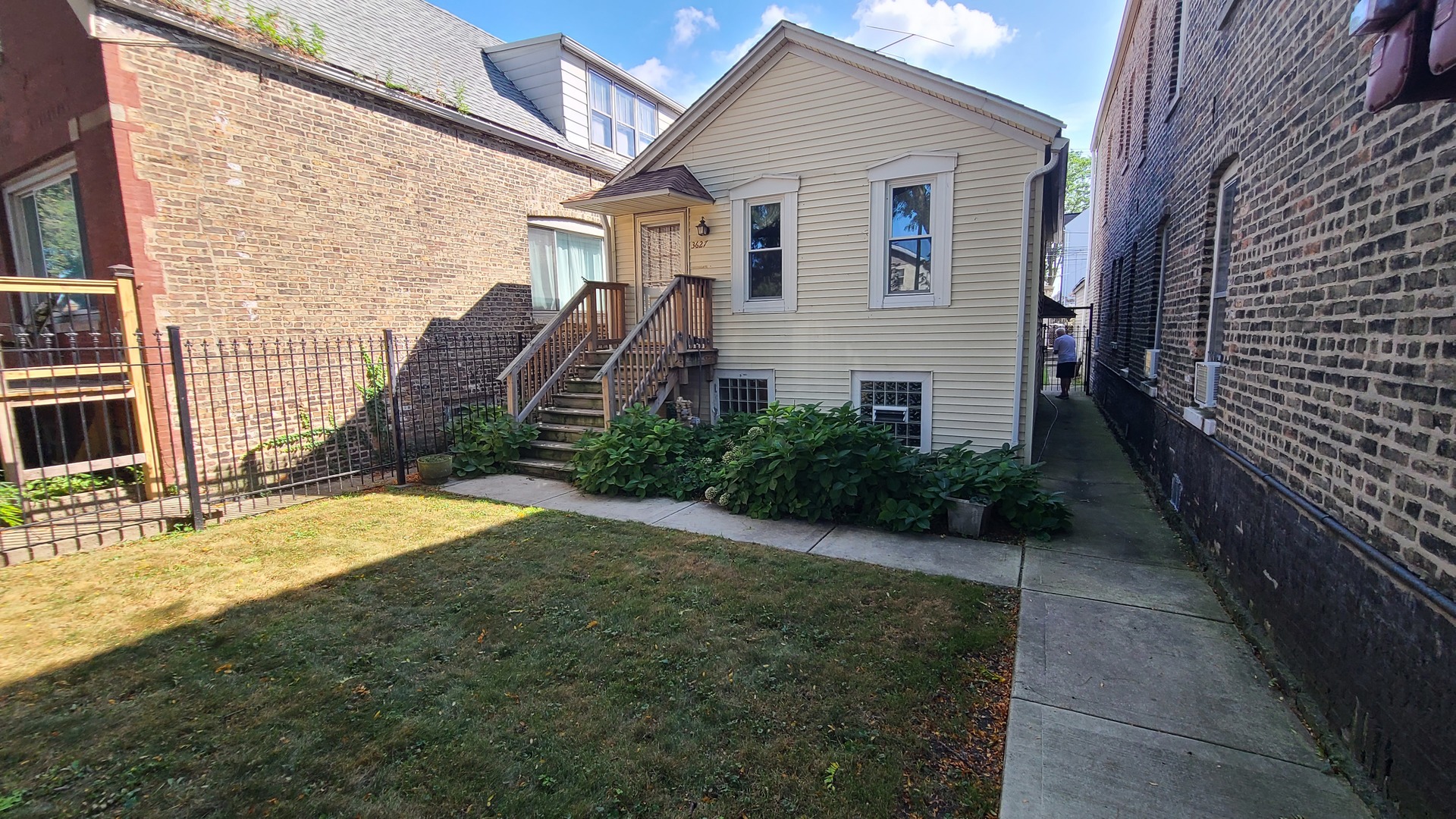 3627 S Damen Avenue Property Photo 1