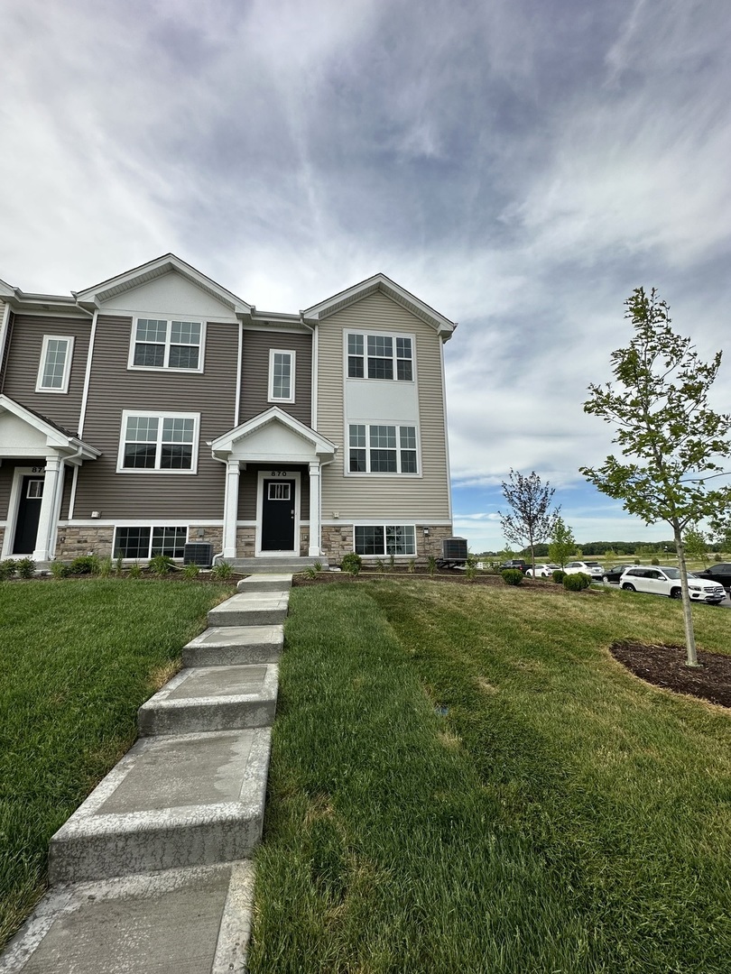880 Briar Glen Court Property Photo 1