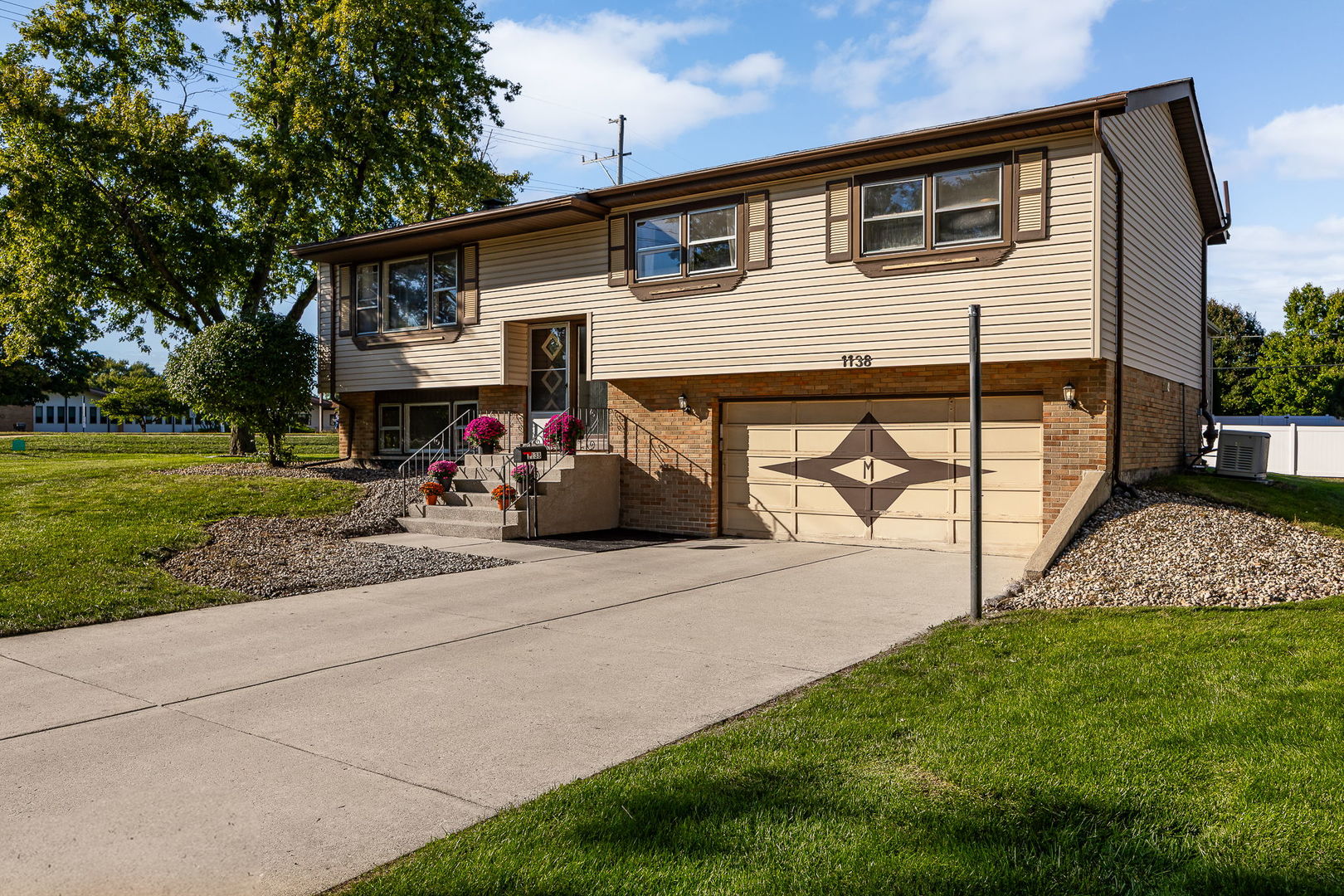 1138 Timber Lane Property Photo 3
