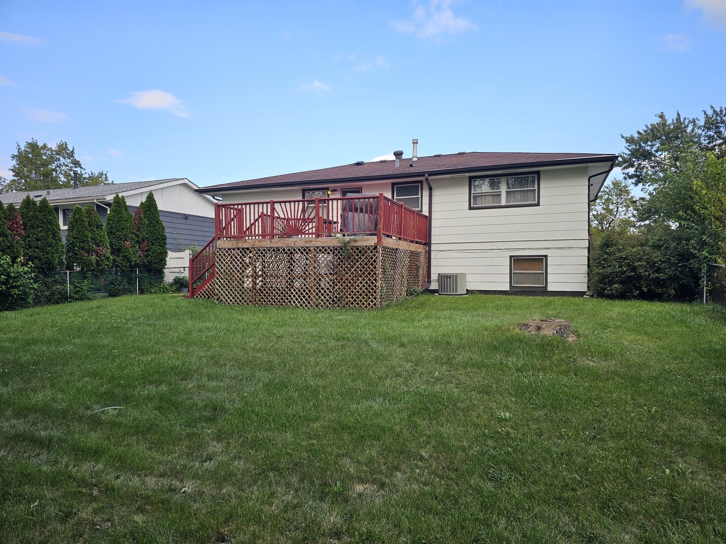 17010 Elm Drive Property Photo 2
