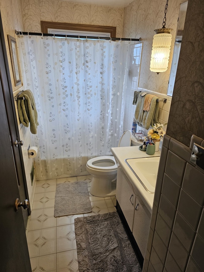17010 Elm Drive Property Photo 3