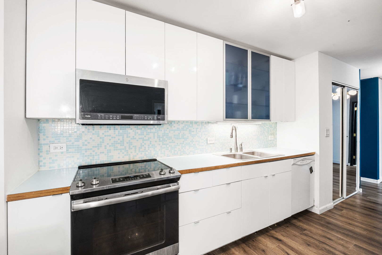 4250 N Marine Drive 2130 Property Photo 5