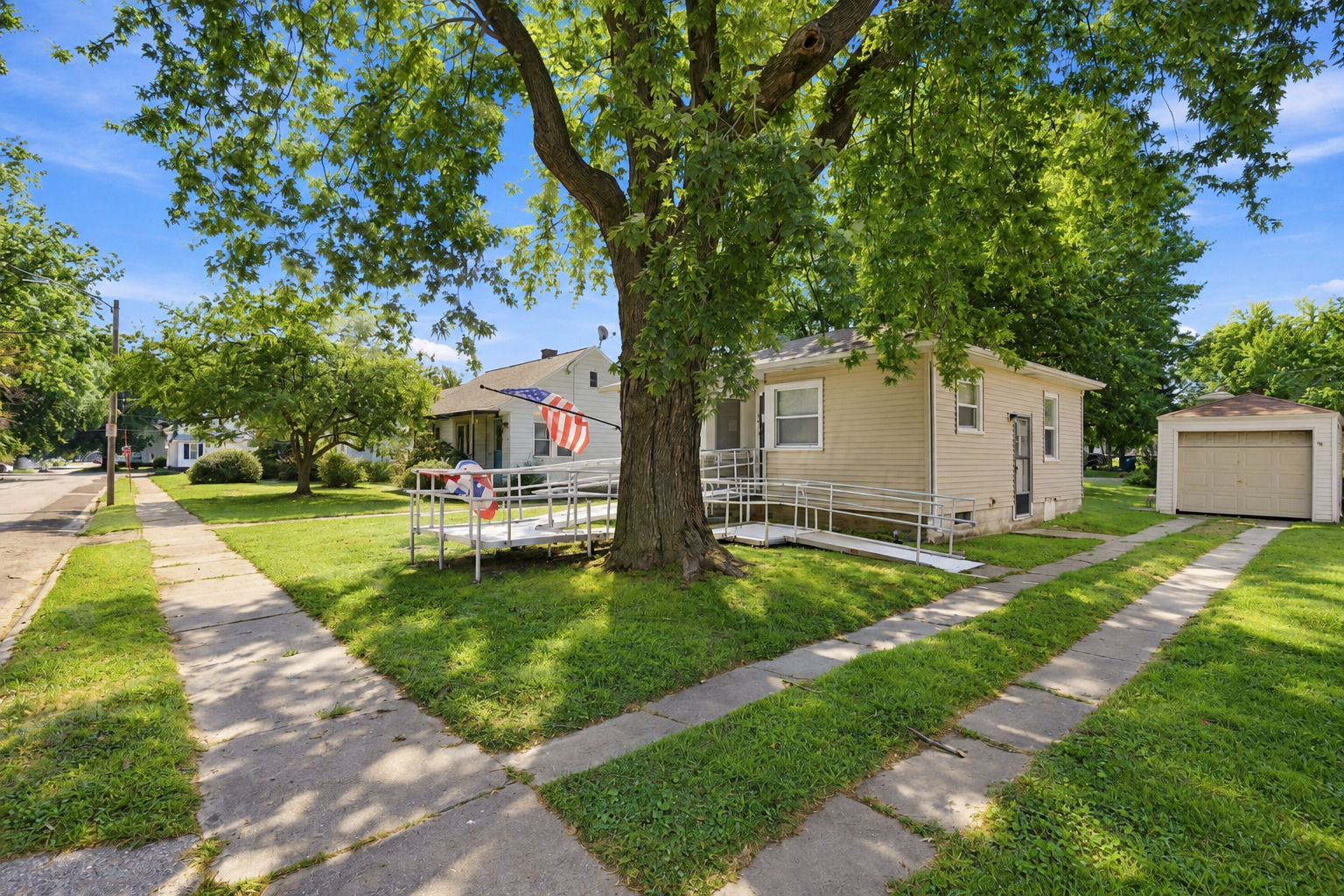 331 W 29th Street Property Photo 3