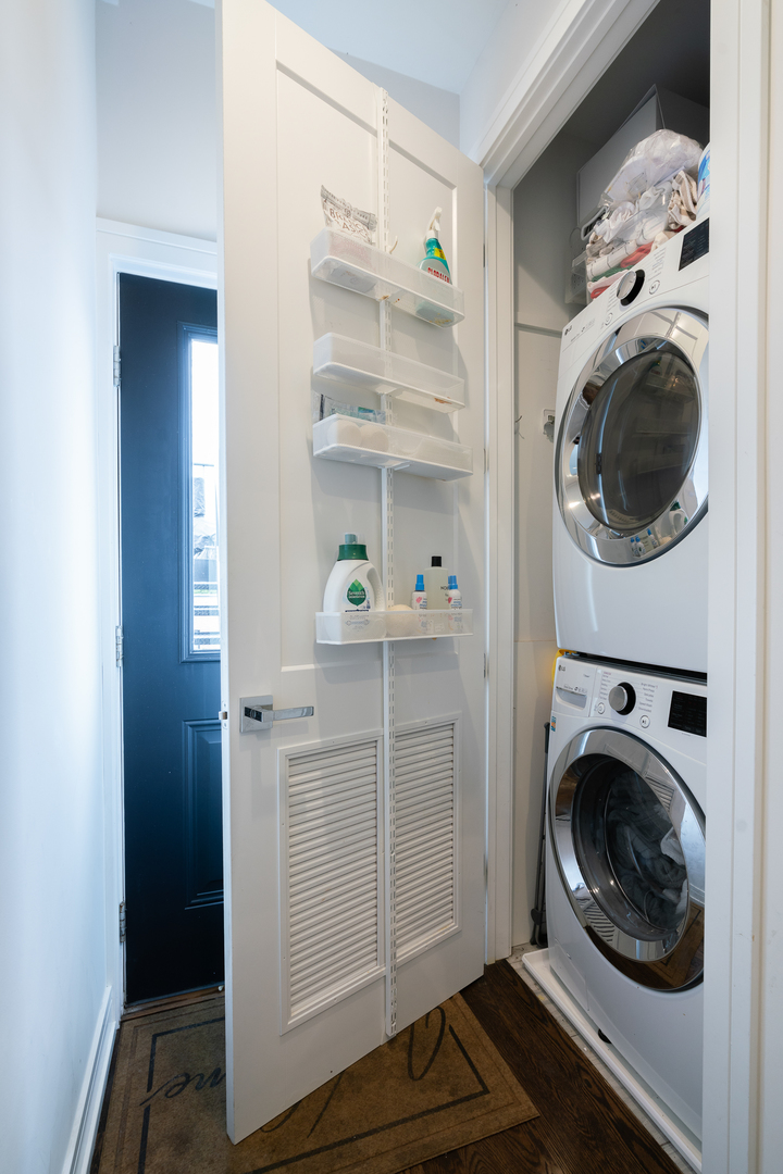 2422 W Lyndale Street 3 Property Photo 29