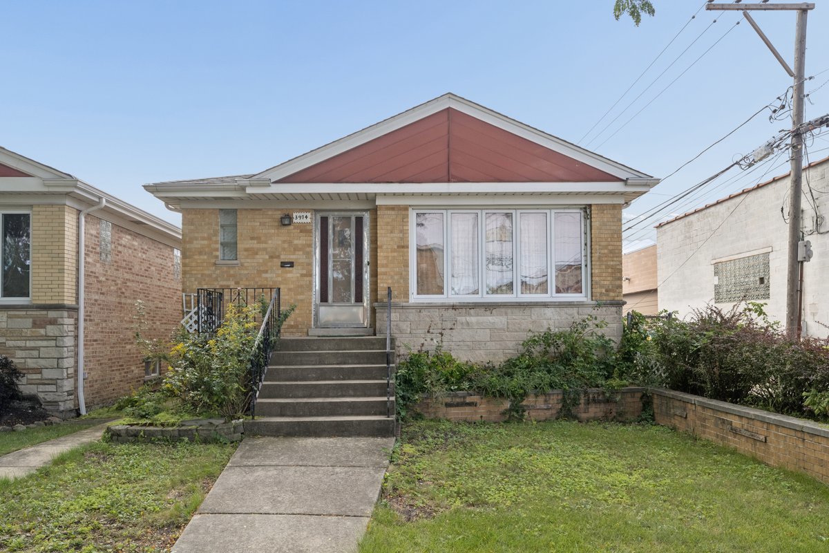 3974 N Oleander Avenue Property Photo 1
