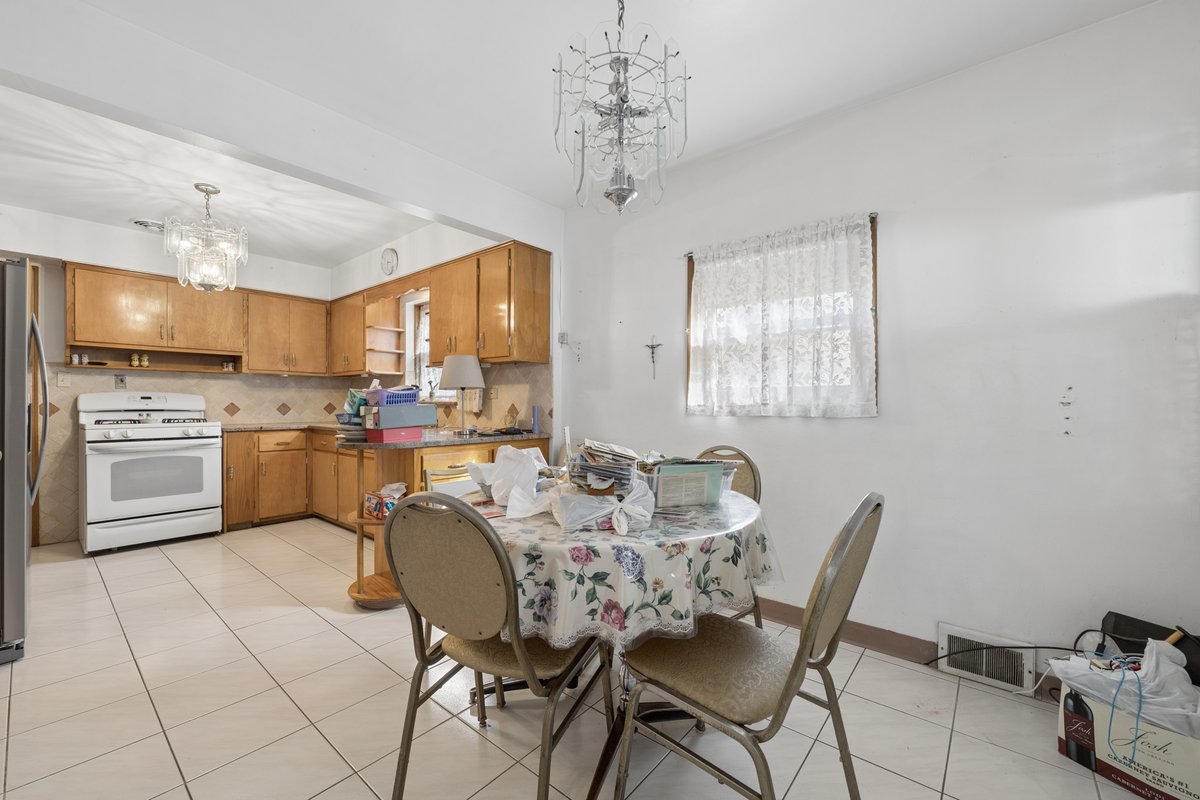 3974 N Oleander Avenue Property Photo 10