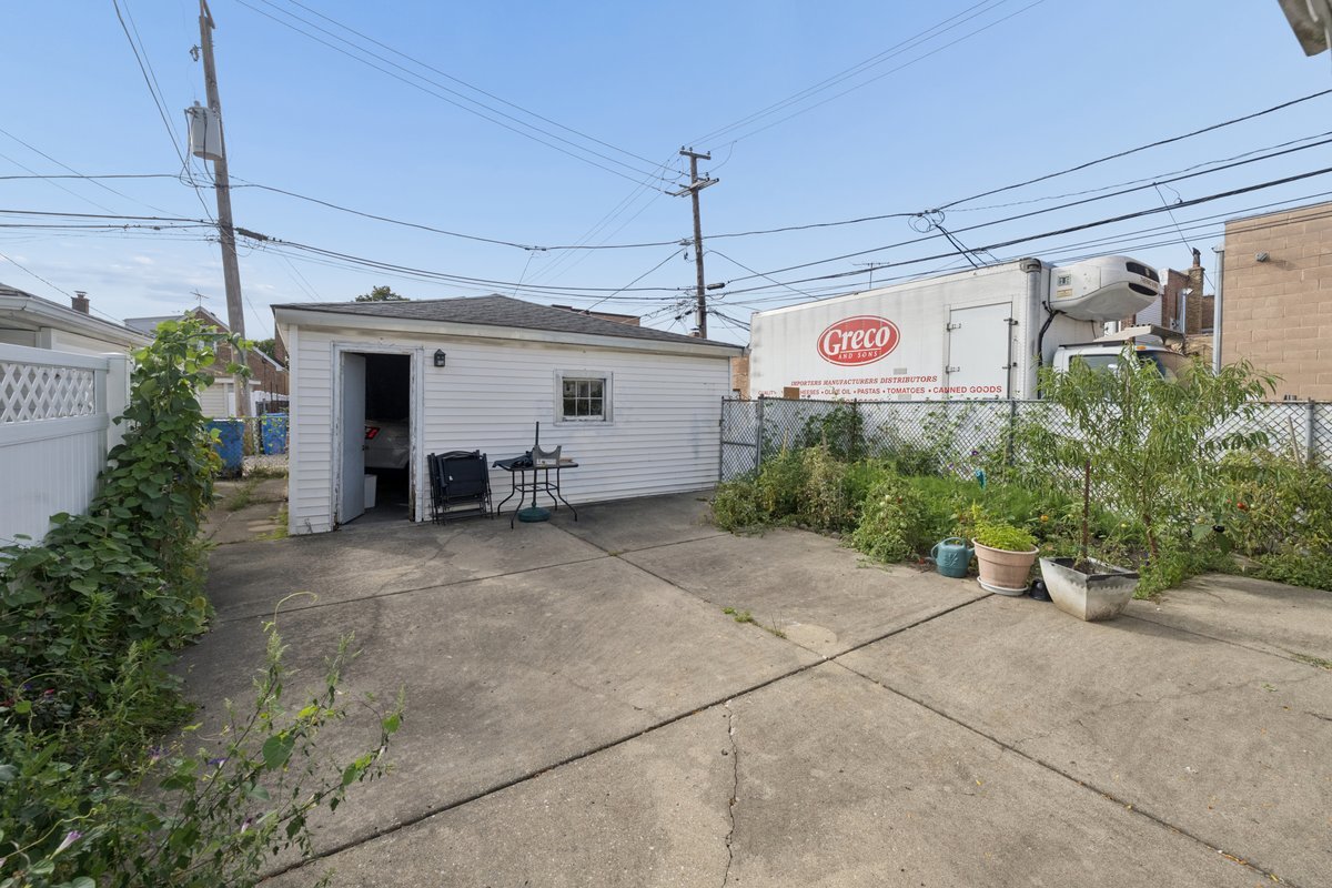 3974 N Oleander Avenue Property Photo 23