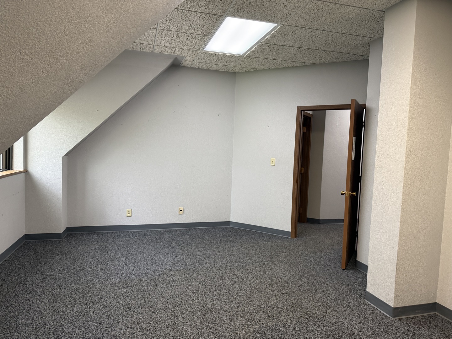 773 W Lincoln Boulevard 403 Property Photo 10