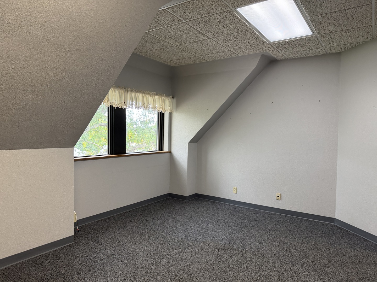 773 W Lincoln Boulevard 403 Property Photo 11