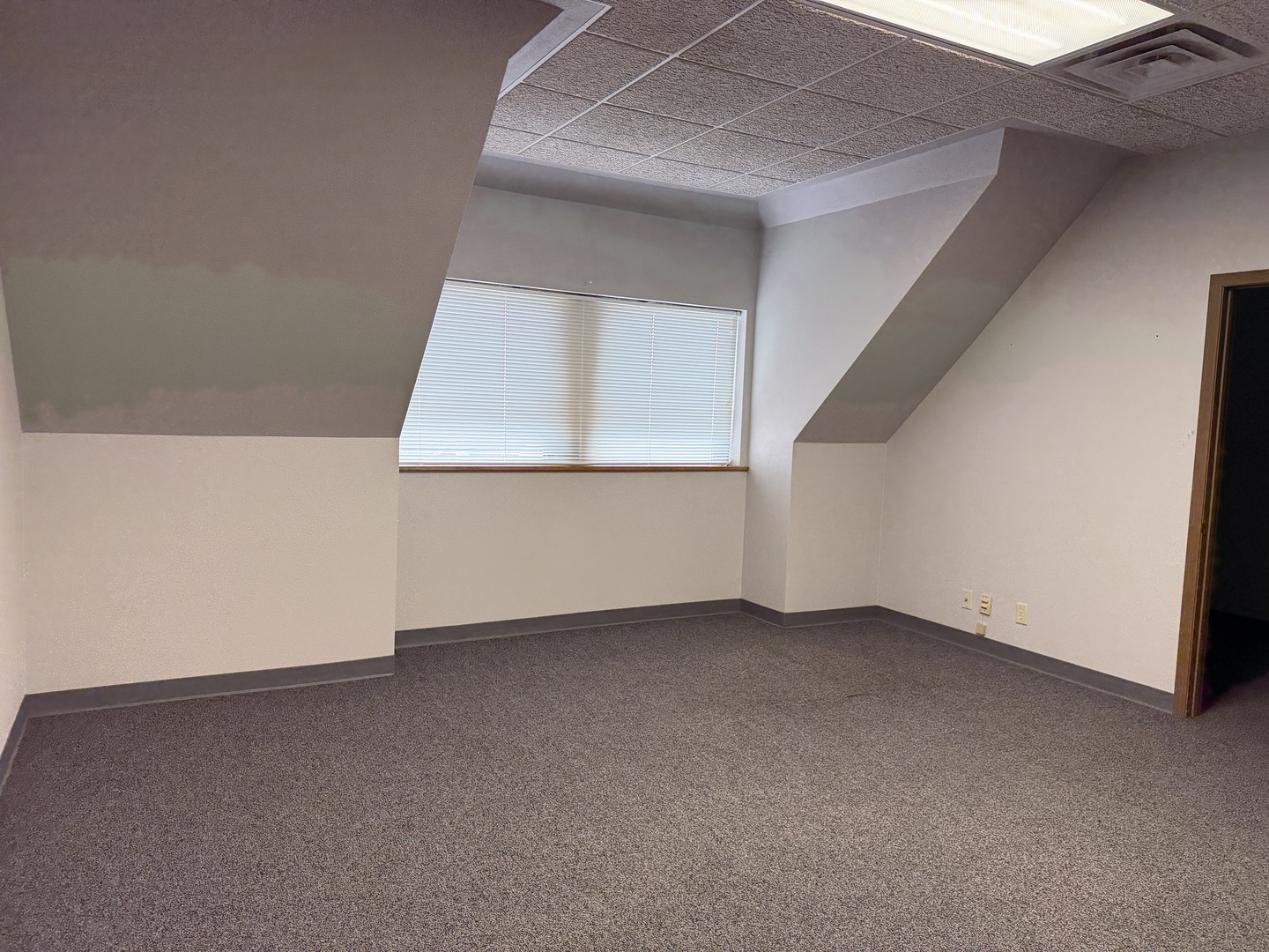 773 W Lincoln Boulevard 403 Property Photo 29