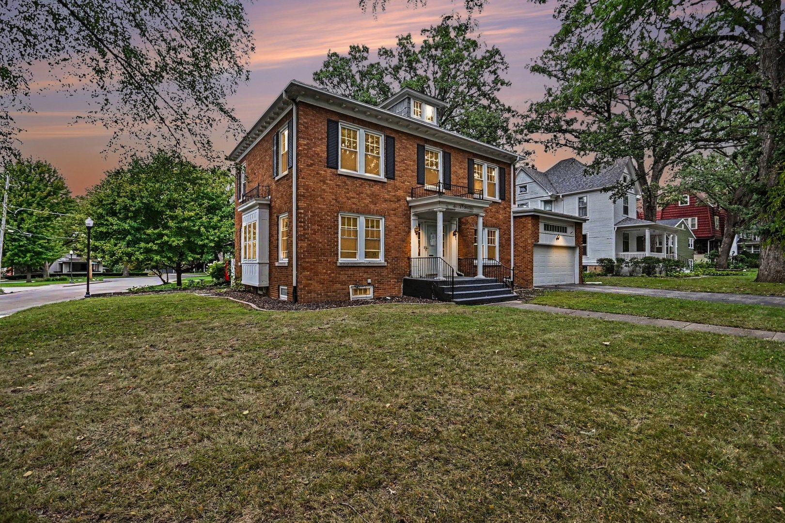 895 S Greenwood Avenue Property Photo 1