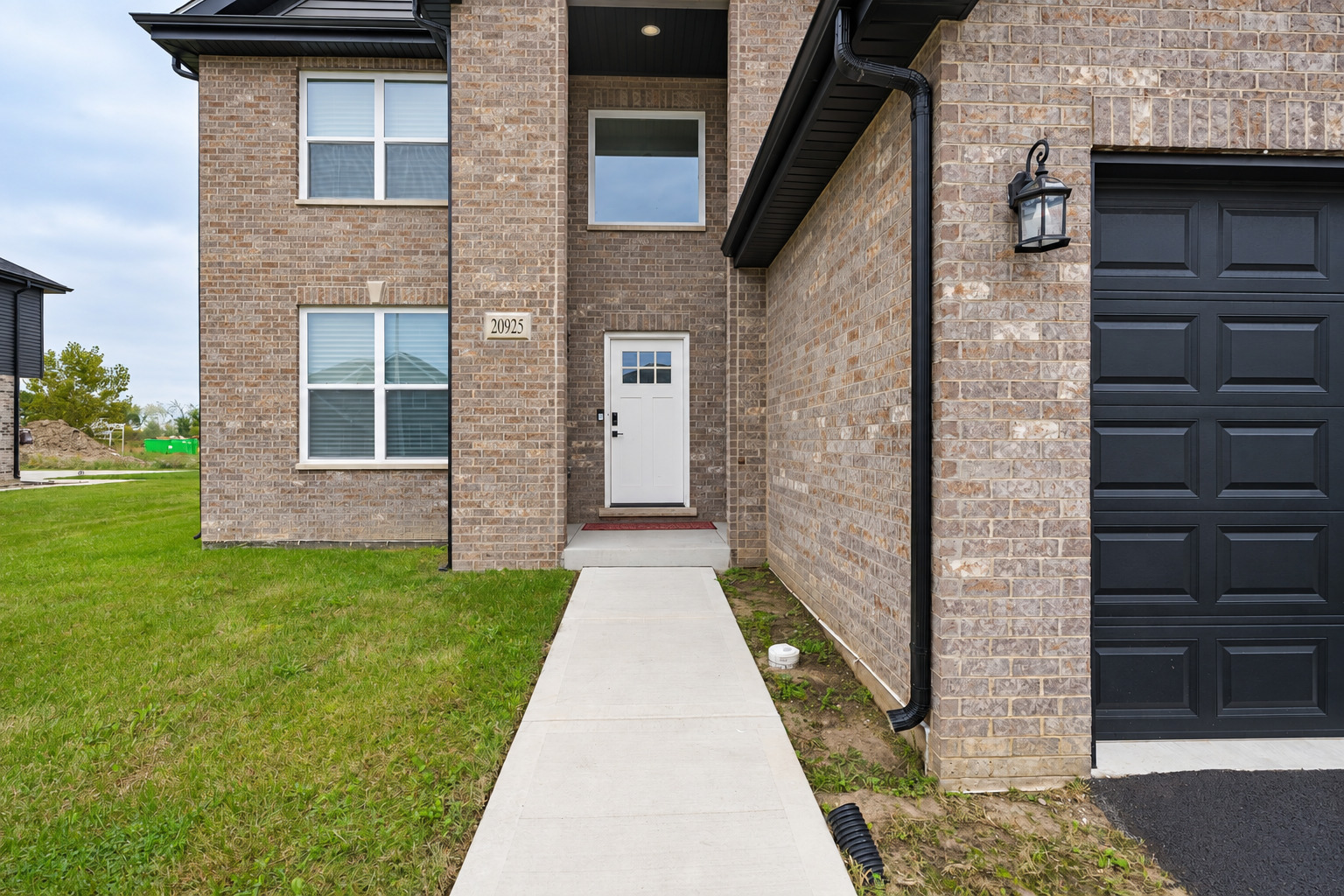 20925 Dexter Street Property Photo 4