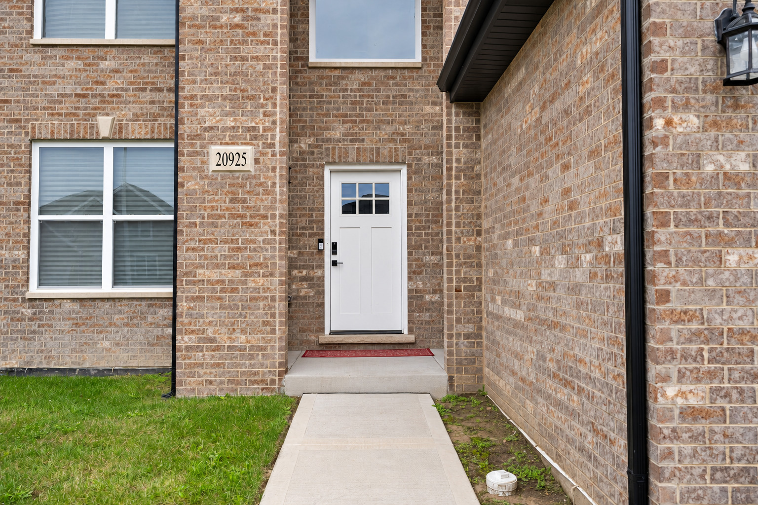 20925 Dexter Street Property Photo 5