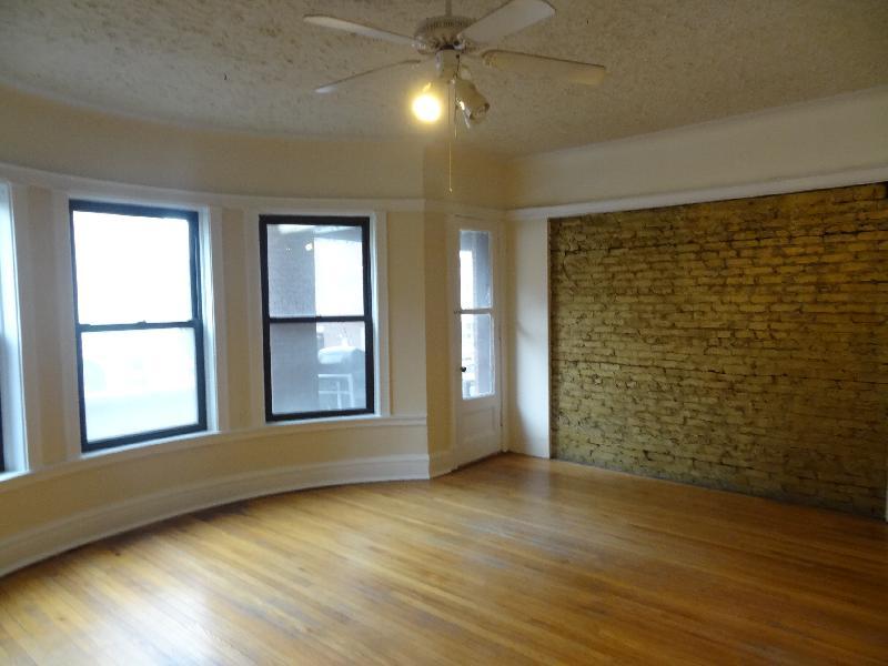 1000 W Argyle Street 2n Property Photo 3