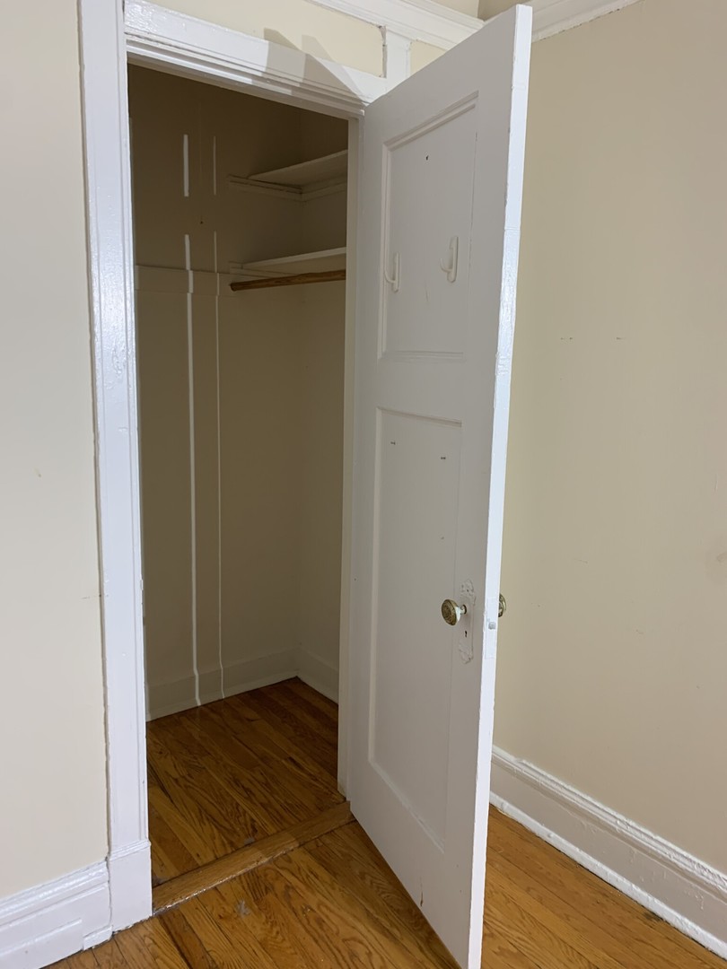 1000 W Argyle Street 2n Property Photo 9