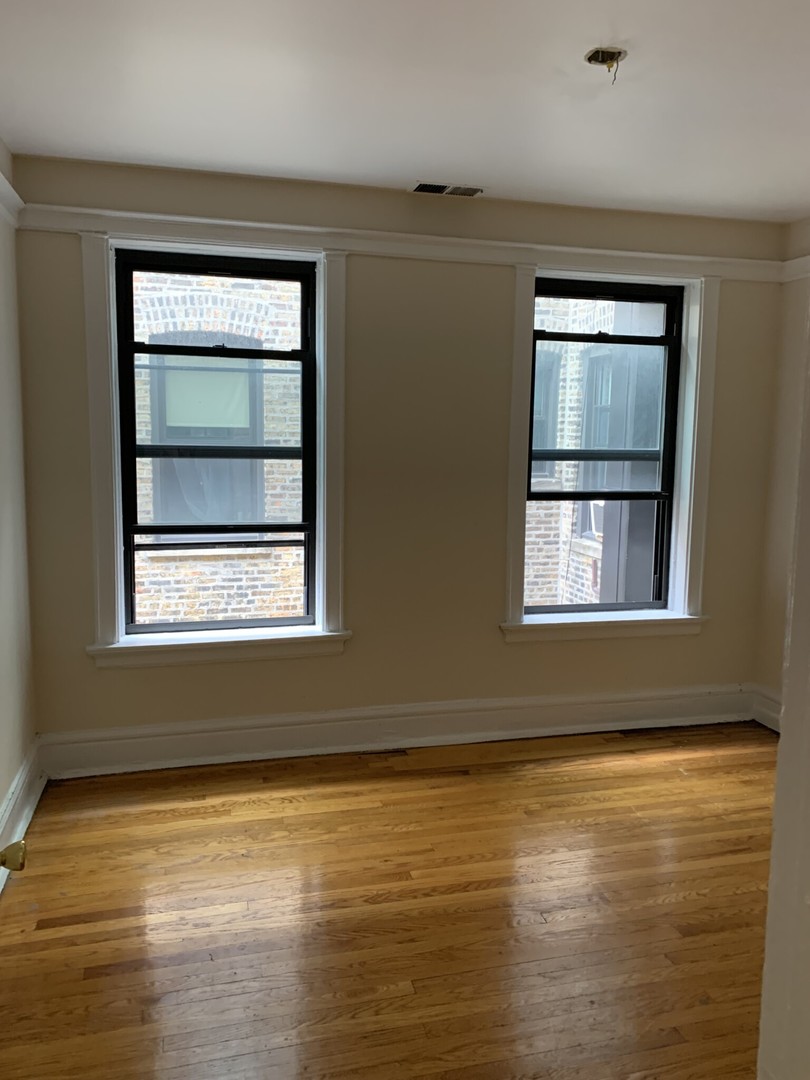 1000 W Argyle Street 2n Property Photo 11