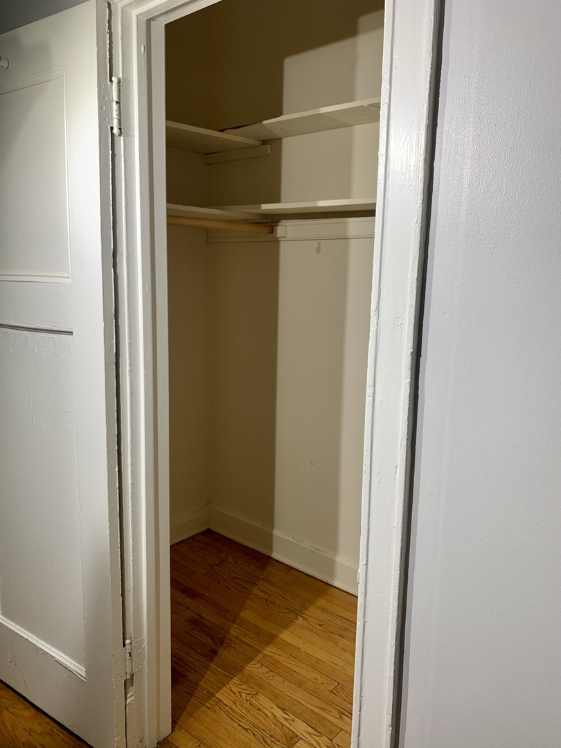 1000 W Argyle Street 2n Property Photo 12