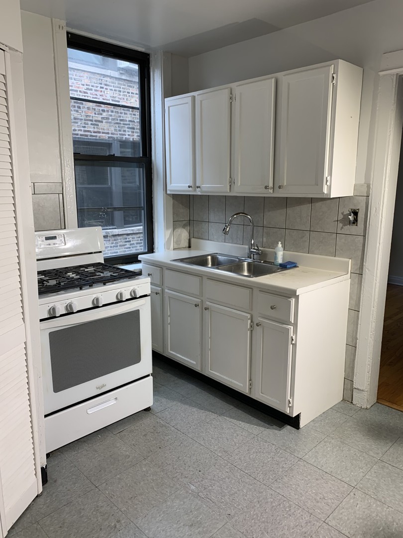 1000 W Argyle Street 2n Property Photo 14